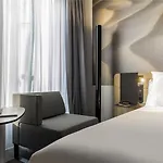 Novotel Centre Hotel
