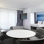 فندق Novotel Centre 4*