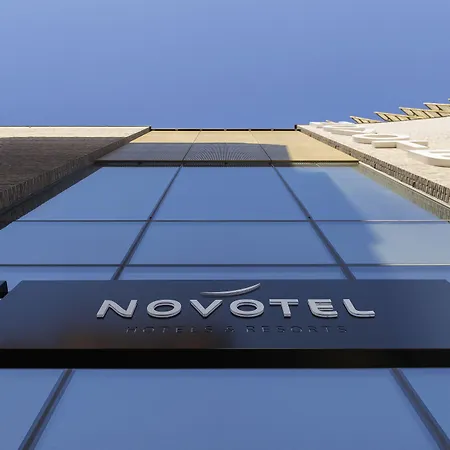 Отель Novotel Centre Шарлеруа