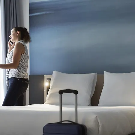 Novotel Centre Hotel 4*