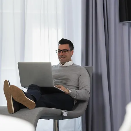 Novotel Centre فندق شارلروا