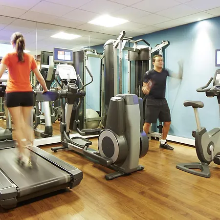 فندق Novotel Centre 4*