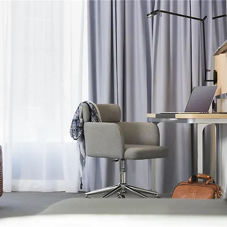 Novotel Centre Отель Шарлеруа