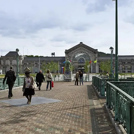 Отель Novotel Centre Шарлеруа