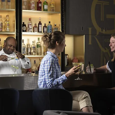 Novotel Centre Отель Шарлеруа