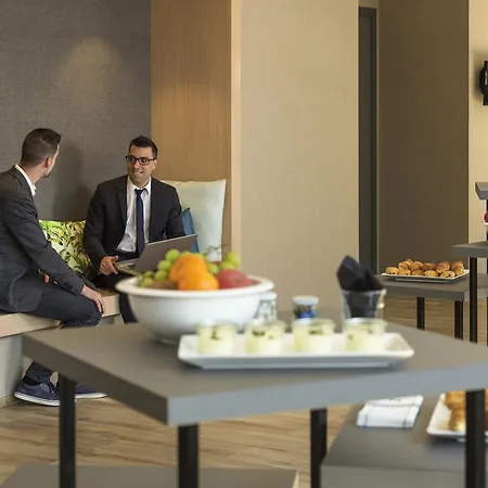 Novotel Centre מלון שרלרואה