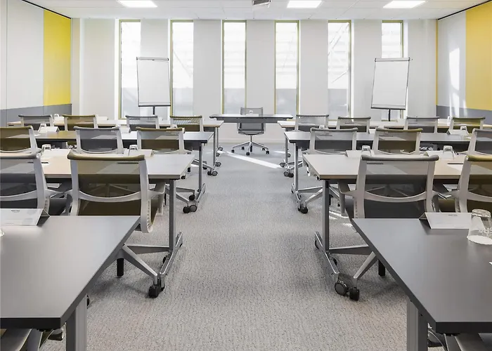 Novotel Centre 샤를루아