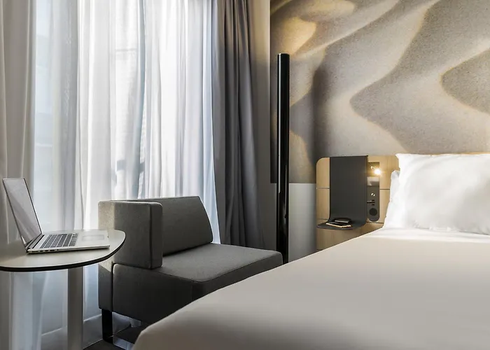 Novotel Centre Hotel 4*