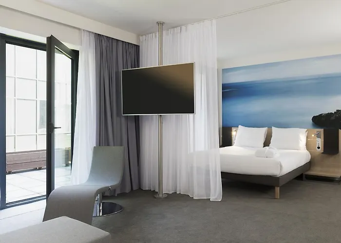 Novotel Centre Hotel 4*