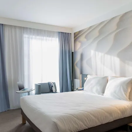Novotel Centre Hotel 4*